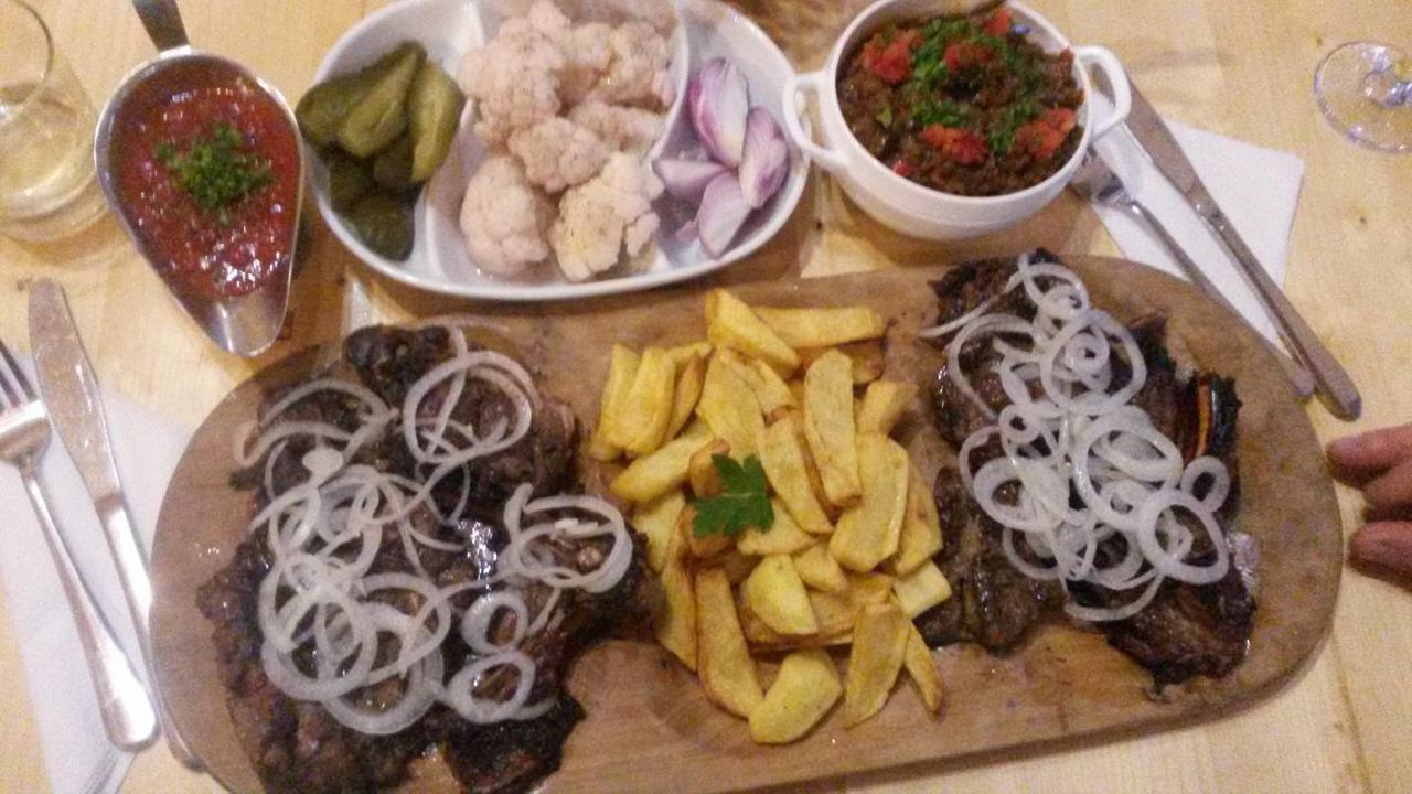 Taverna Ceahlau Durau Exteriör bild