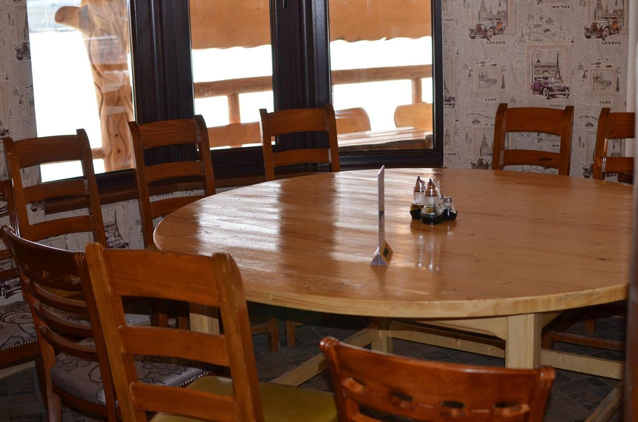 Taverna Ceahlau Durau Exteriör bild