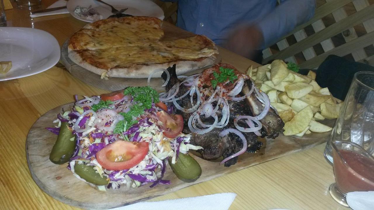 Taverna Ceahlau Durau Exteriör bild