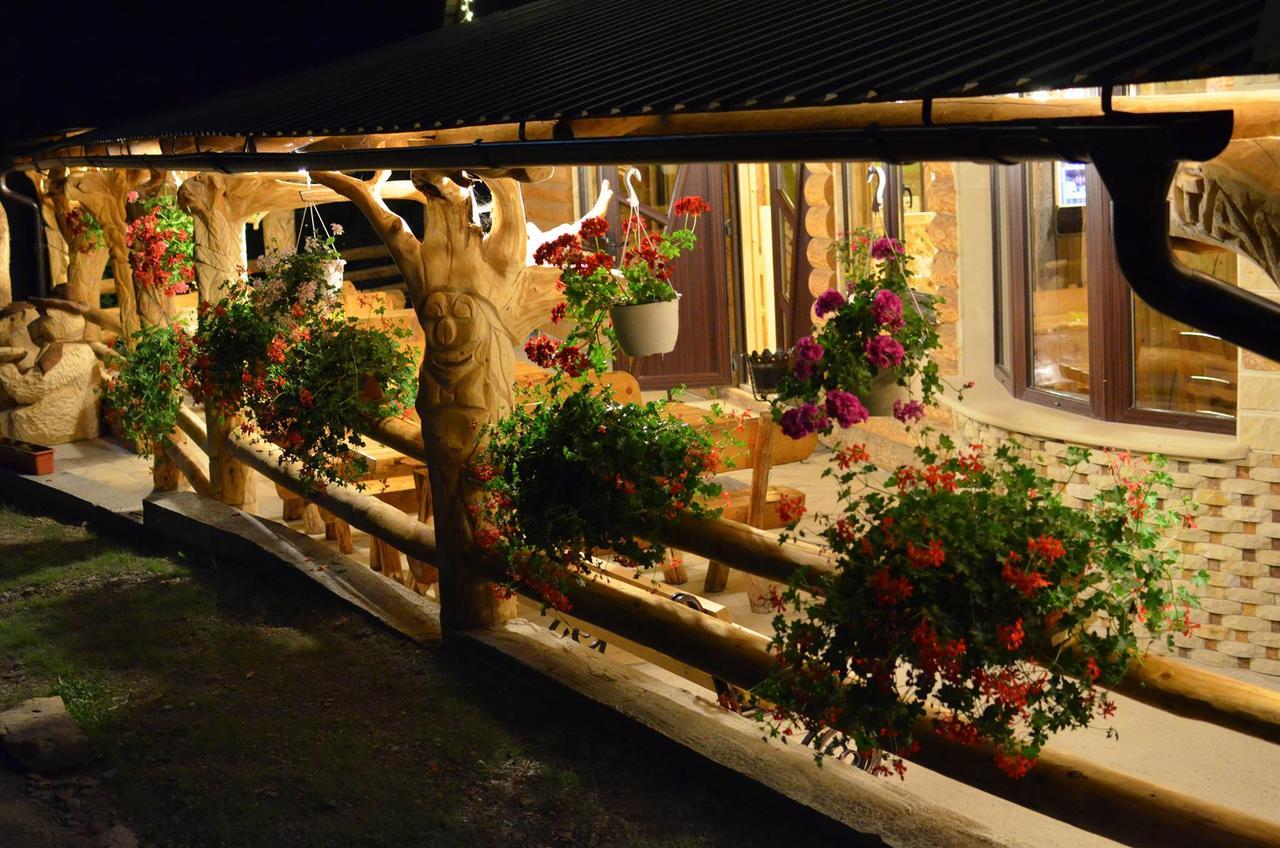 Taverna Ceahlau Durau Exteriör bild