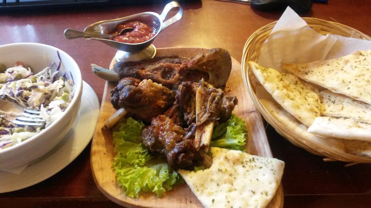 Taverna Ceahlau Durau Exteriör bild